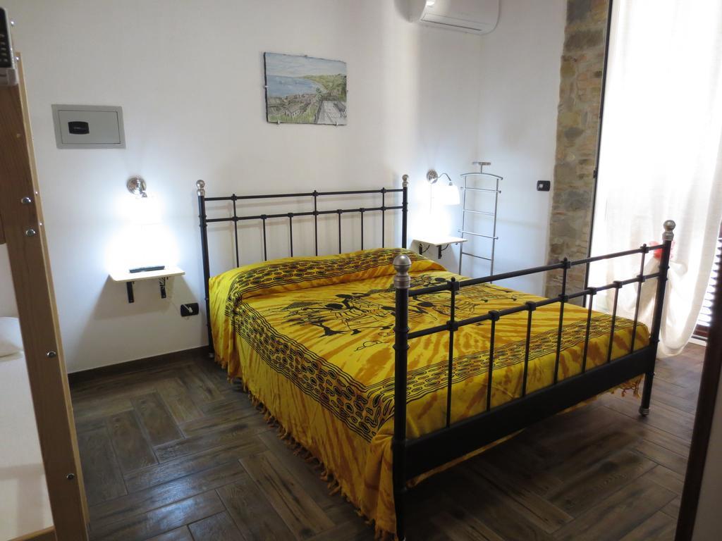 Aurora Bed And Breakfast Santo Stefano di Camastra Room photo